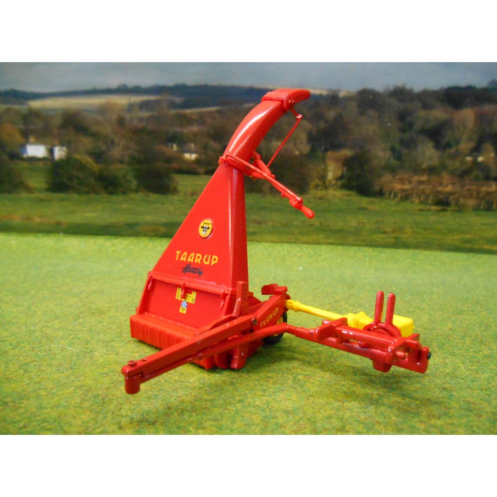 UNIVERSAL HOBBIES 132 TAARUP DM 1350 FORAGE HARVESTER One32 Farm