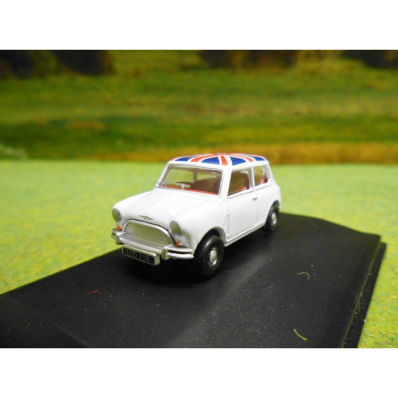 Oxford 176 1968 Mini Cooper S White With Union Jack Roof One32