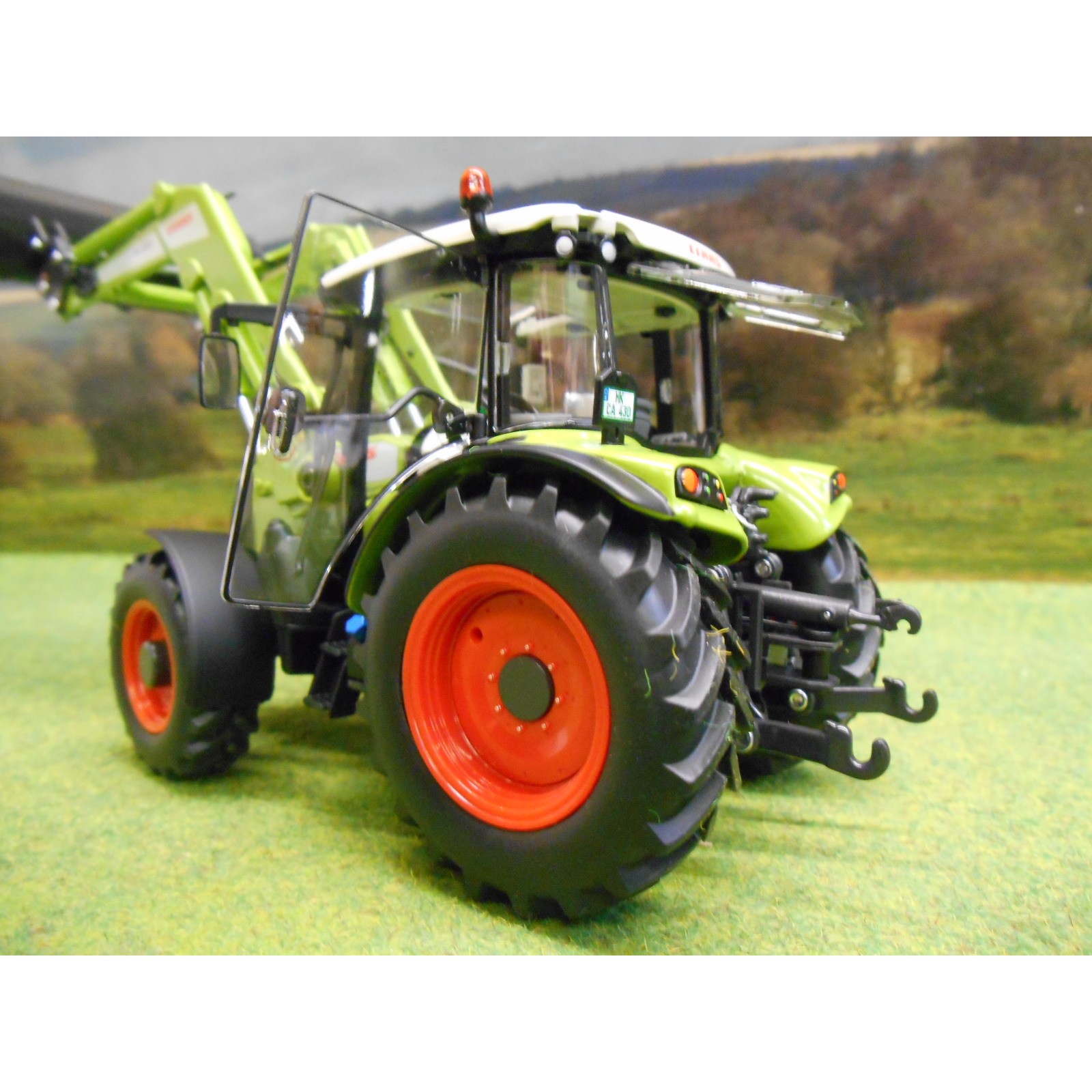 WIKING 1:32 CLAAS 430 ARION TRACTOR & DETACHABLE FRONT LOADER