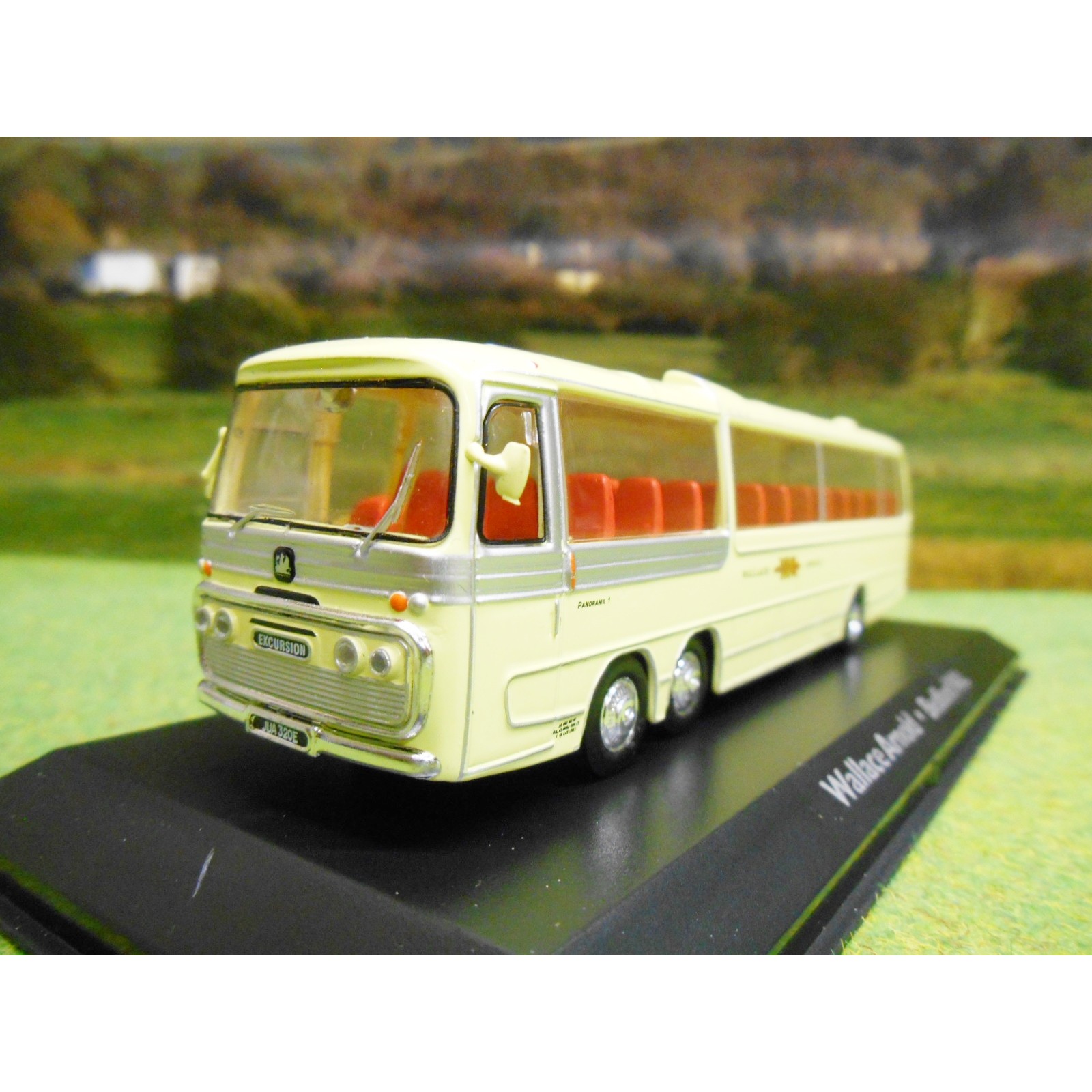 Details about   1:76 Scale Model Bedford VAL 1967 Plaxton Panorama Coach Wallace Arnold Bus EFE