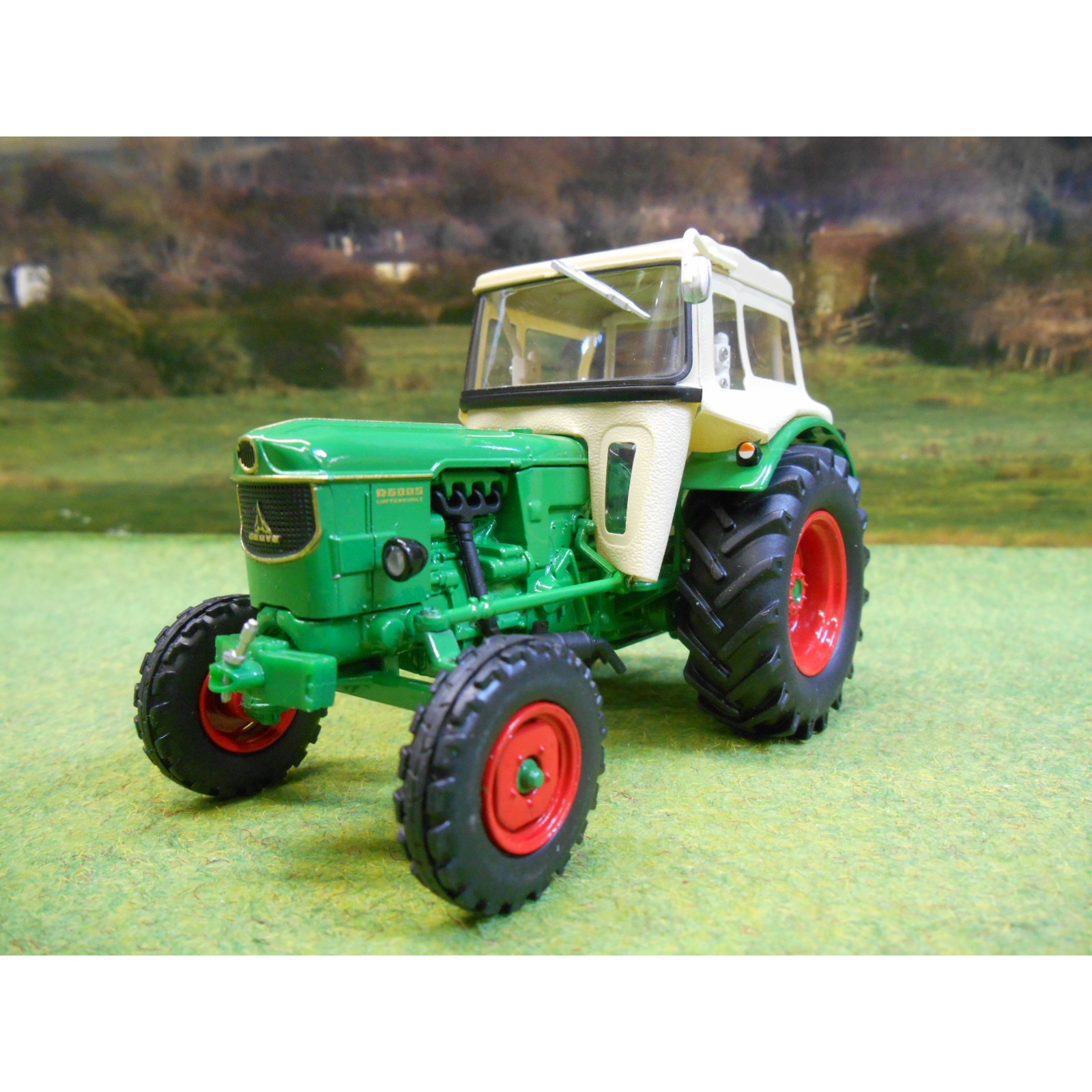 DEUTZ D60 05-4WD キャビン付 1/32 DEUTZ D60 05-4WD キャビン付 1/32 - メルカリ