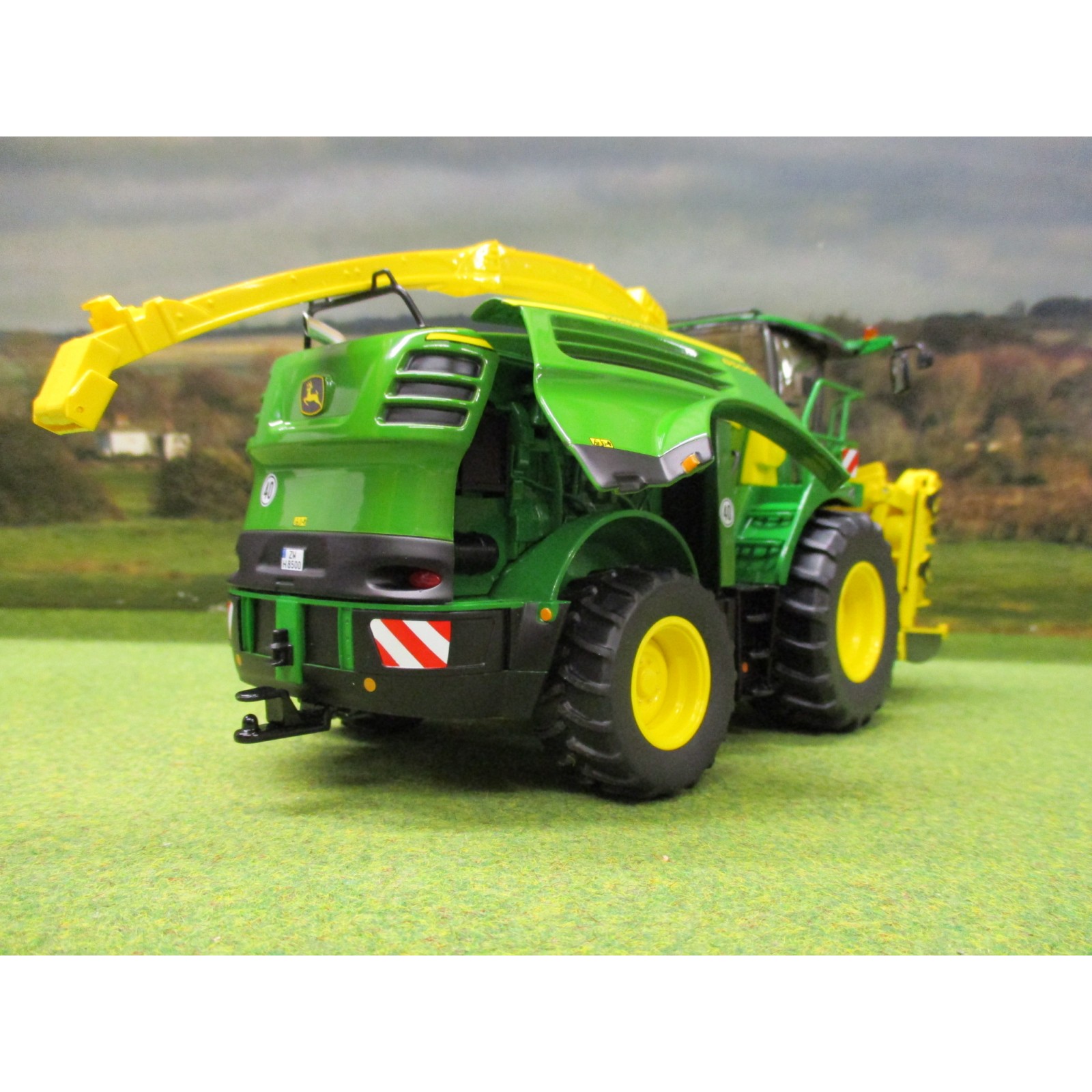 WIKING 1:32 JOHN DEERE 8500i FORAGER WITH GRASS & MAIZE HEADERS - One32  Farm toys and models