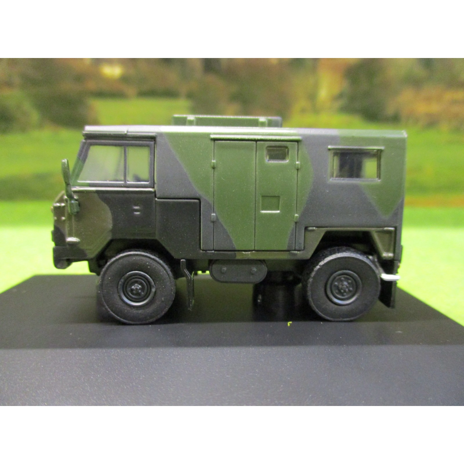 Oxford Military 1/76 Land Rover 101FC Vampire Signals Truck NATO 76LRFCS001 