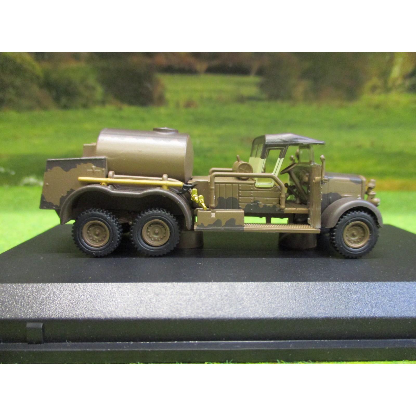 OXFORD 1:76 FORDSON WOT 1 CRASH TENDER RAF - One32 Farm toys and models