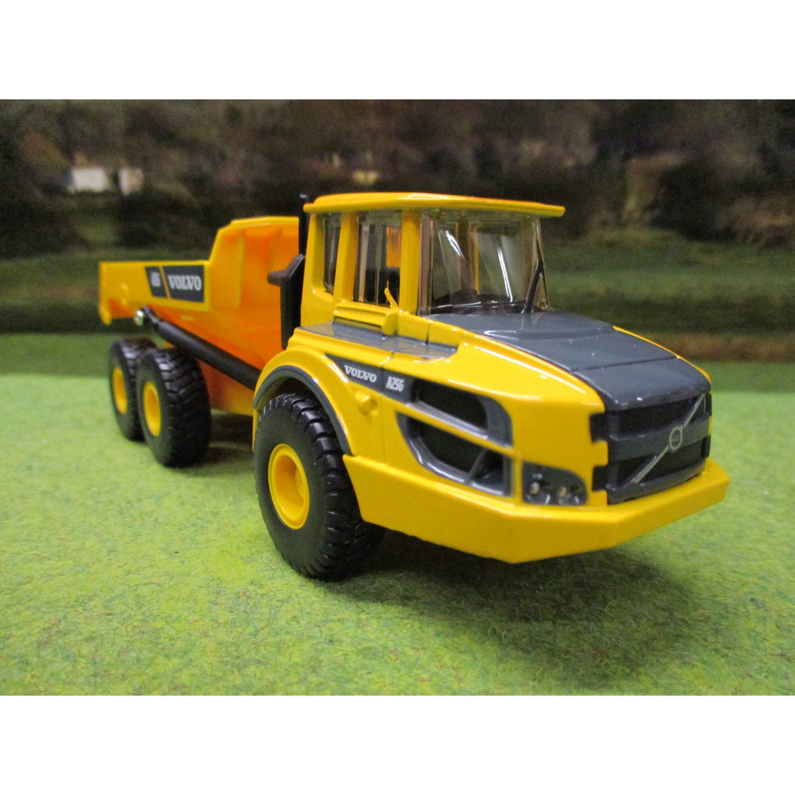 BURAGO 1/50 VOLVO A25G ARTICULATED DUMP TRUCK