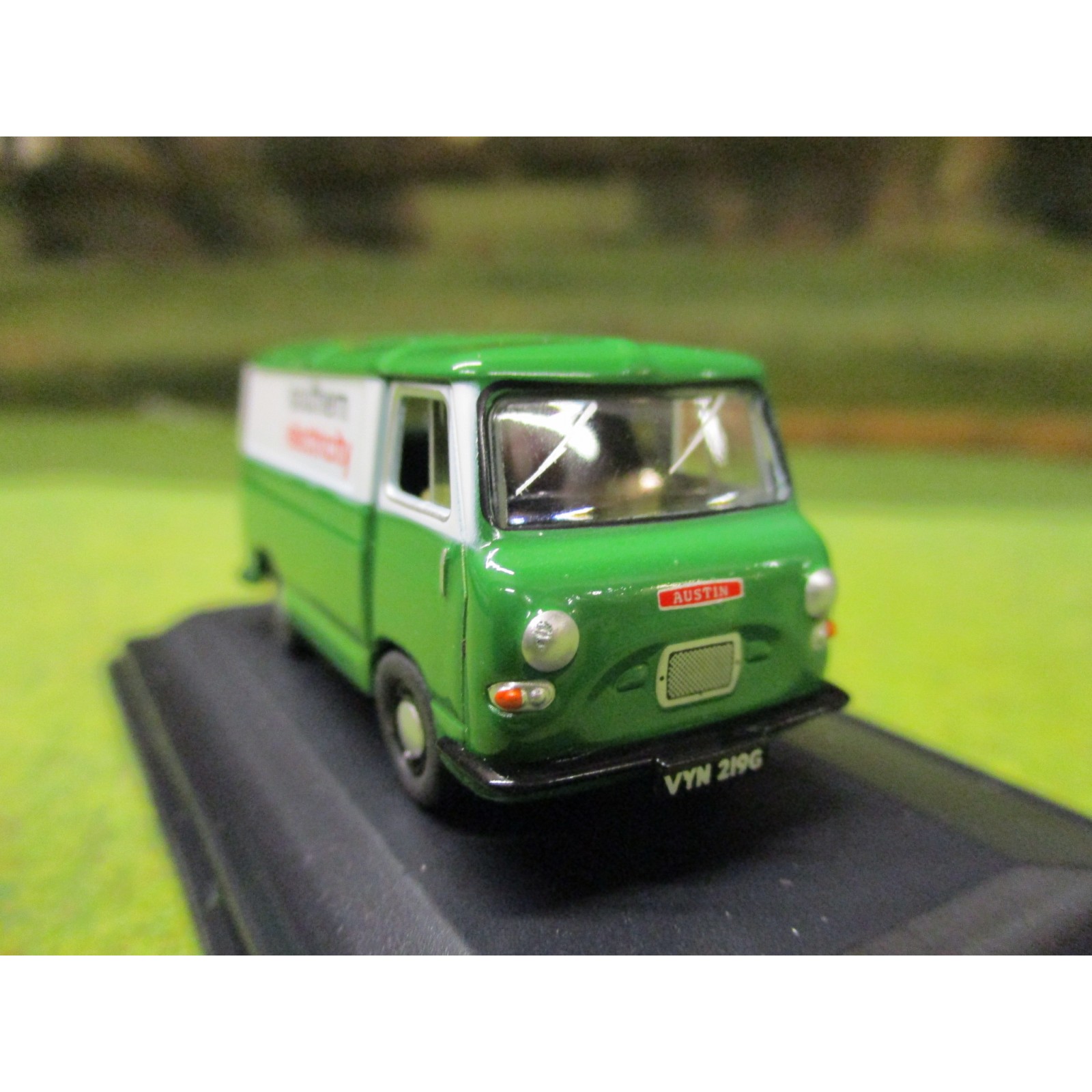 品質が完璧 VAN J4 AUSTIN 1:76 OXFORD SOUTHERN Farm One32 - ELECTRICITY 乗用車