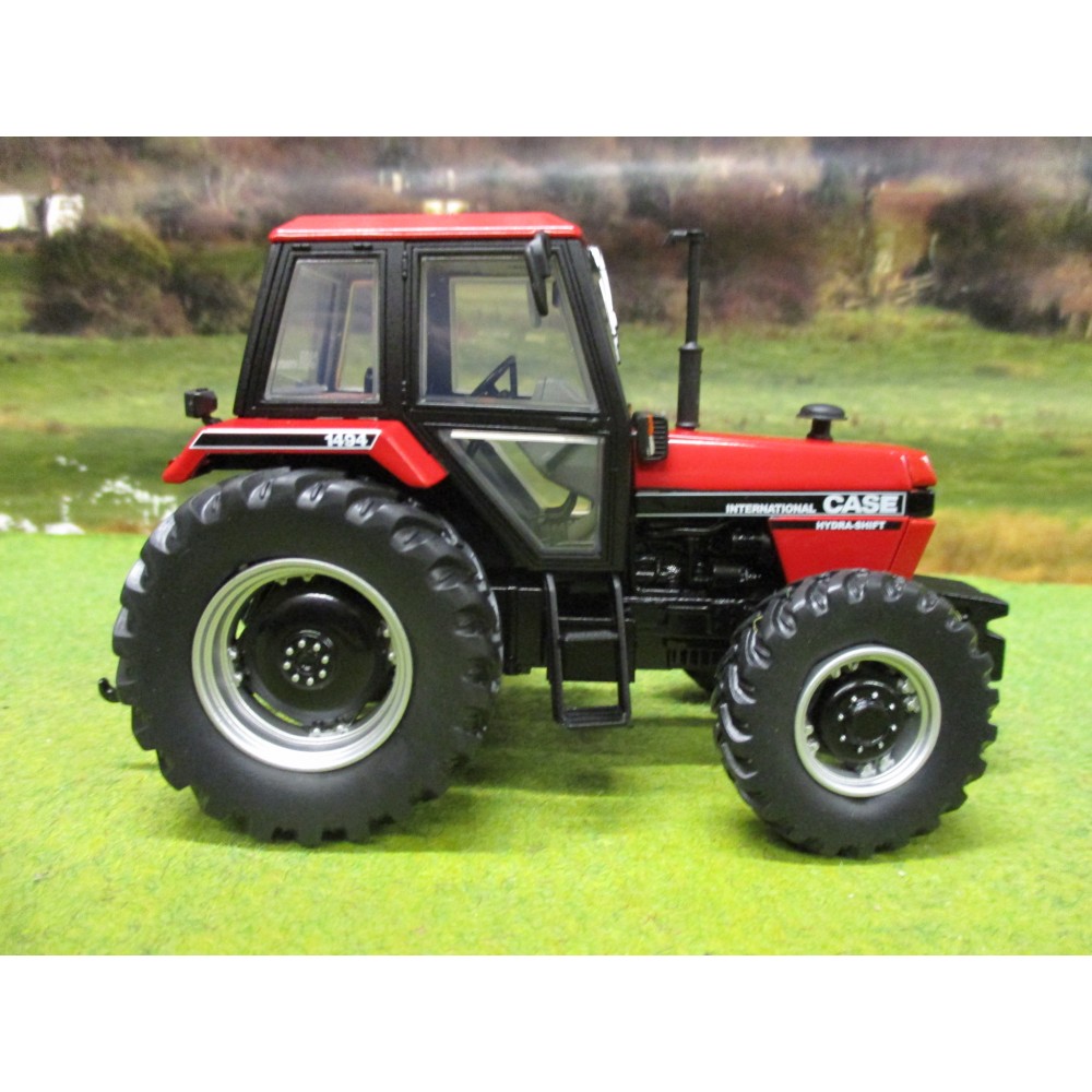 UNIVERSAL HOBBIES 132 CASE IH RED 1494 4WD TRACTOR (1984) One32 Farm toys and models
