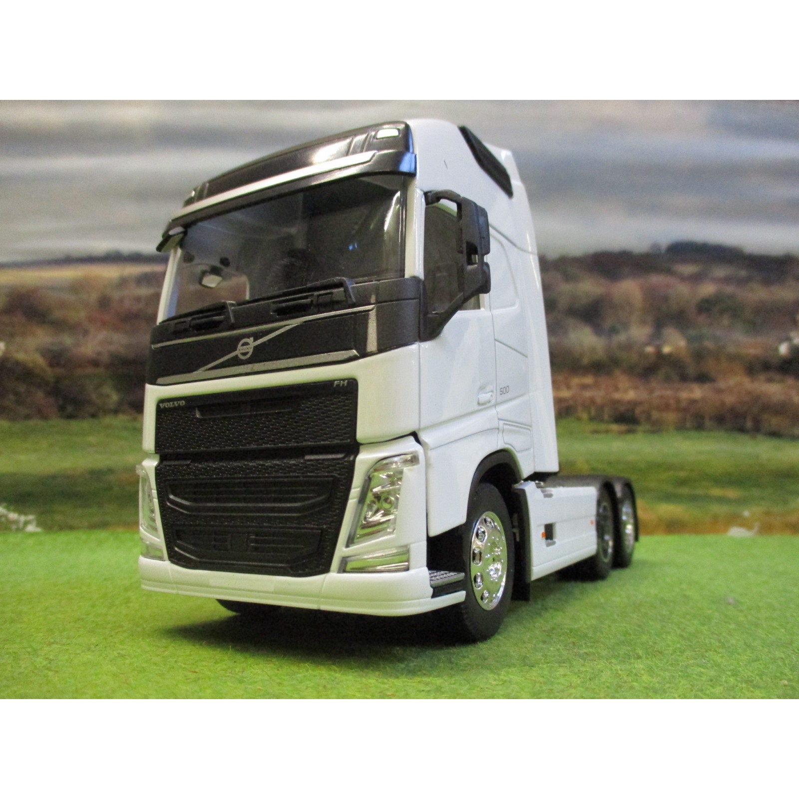 VOLVO FH12 MODEL TRUCK LORRY CAB UNIT WHITE LARGE 1:32 SCALE WAGON 4X4 WELLY K8