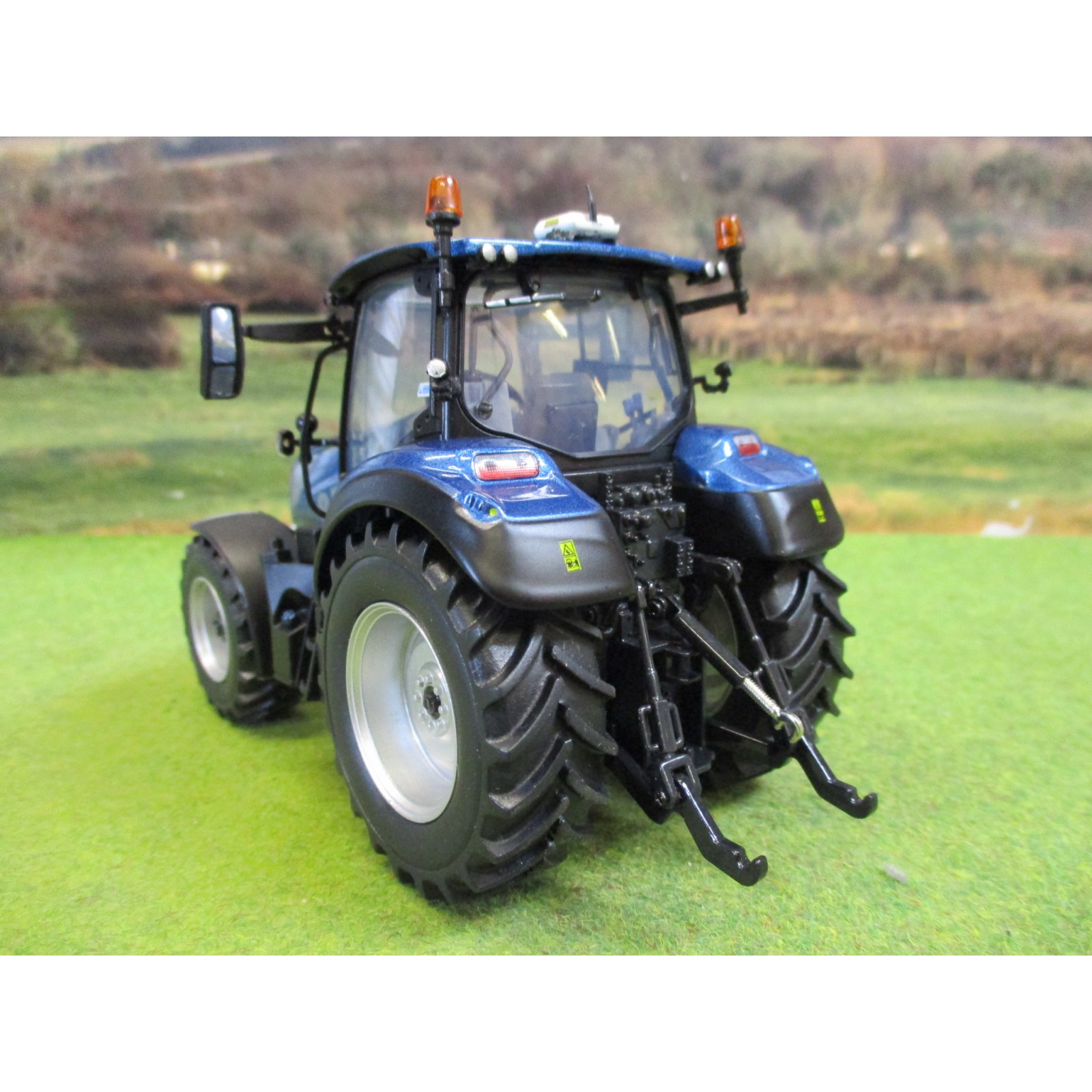 universalhobbyニューホランドT5.140BluePower1/32 UNIVERSAL HOBBIES,NEW HOLLAND T5.140 Blue Power, 1/32
