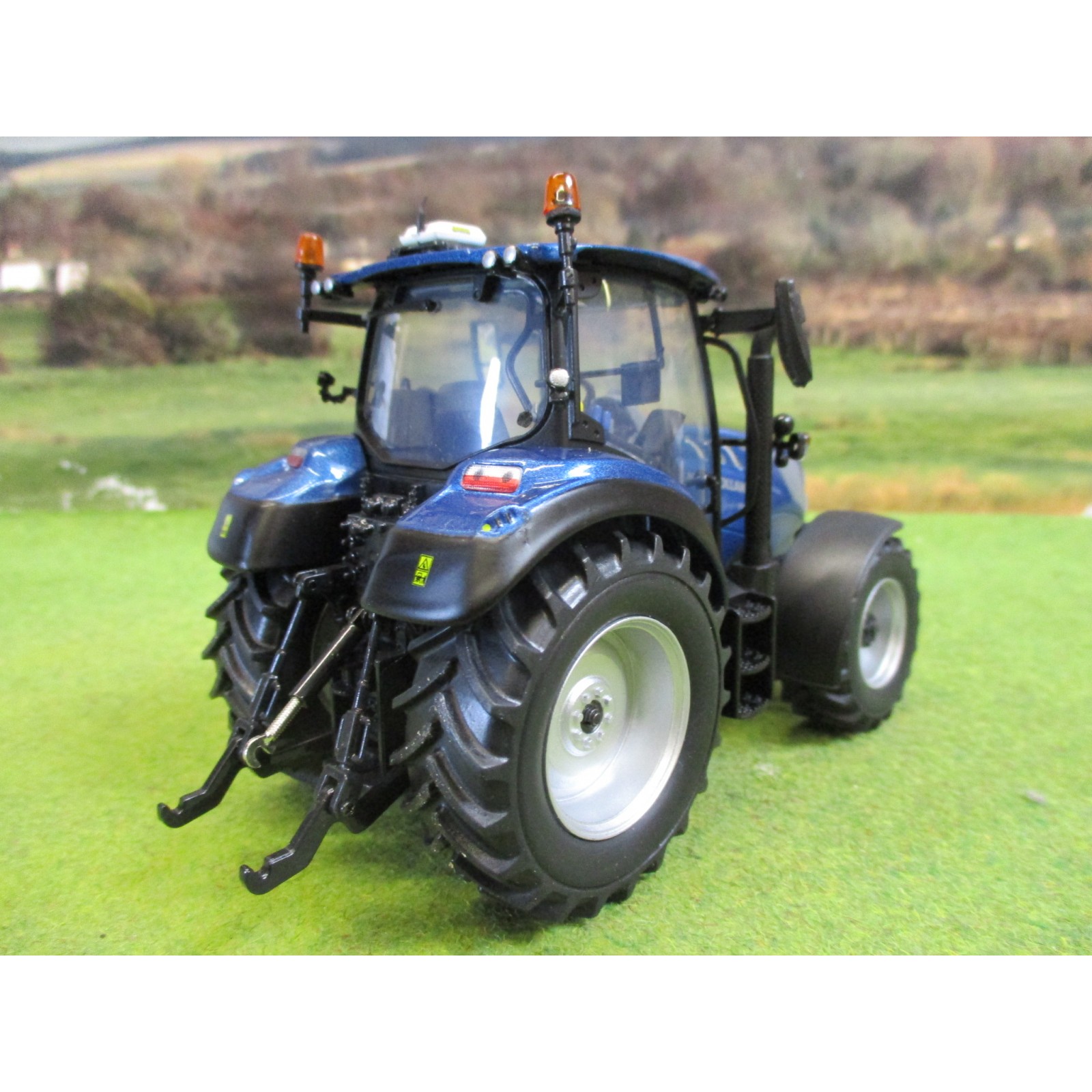 NewHolland T5.140 1/32 ユニバーサルホビー U_H 1/32 New Holland T5.140 Blue Power - ブンブンガレーヂ