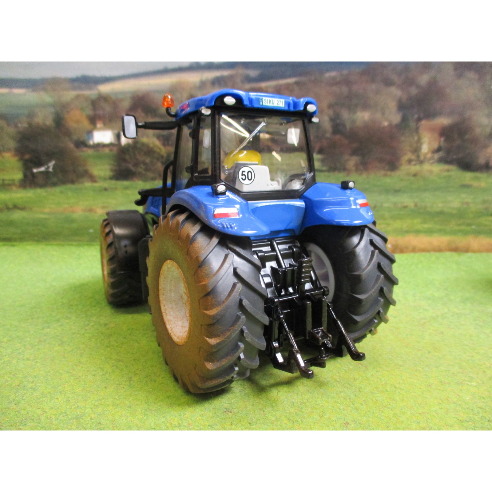 Siku Tracteur New Holland T8.390 1:32