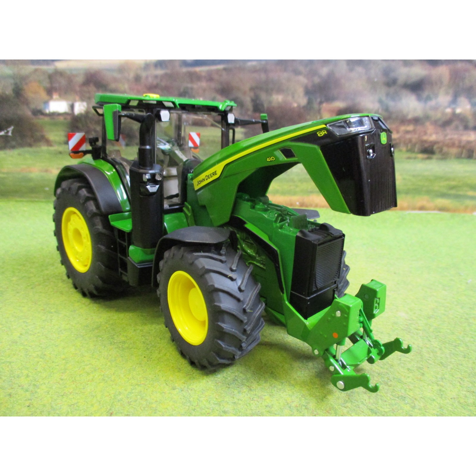 ミニカー Wiking 1/32 John Deere 8R410 WIKING 1:32 JOHN DEERE 8R 410 4WD TRACTOR - One32 Farm toys and models