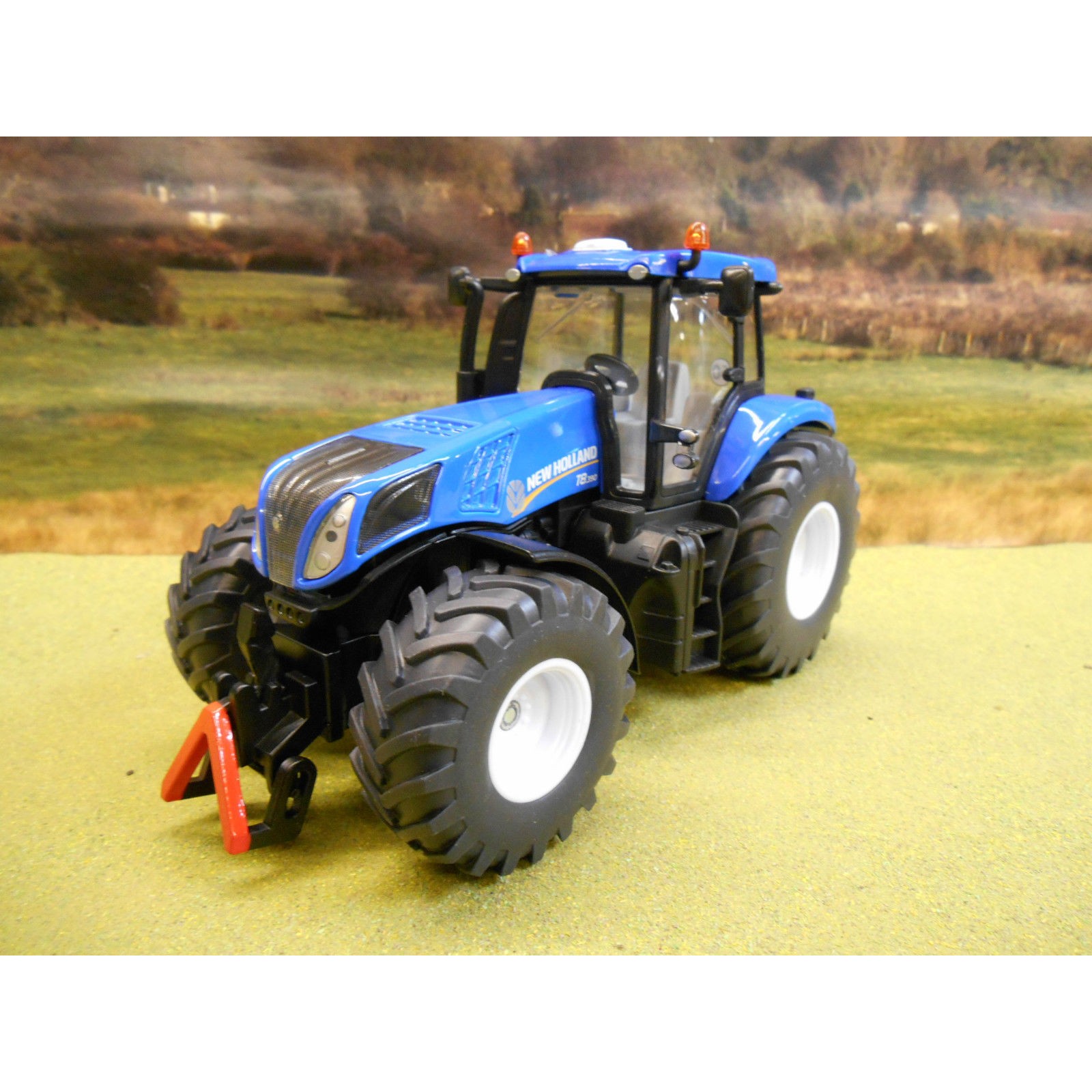 1/64 ERTL New Holland T8.320 Tractor with Implements 