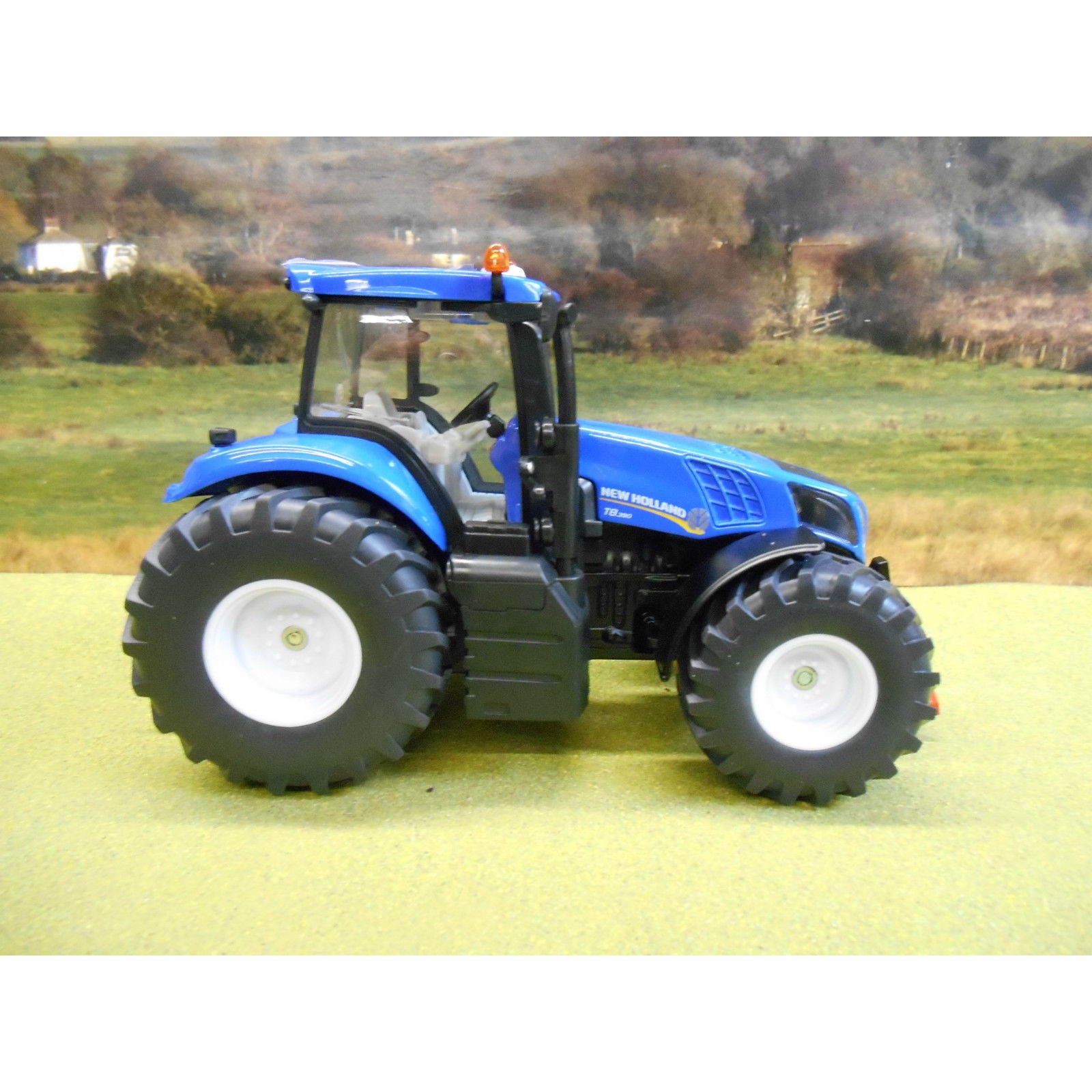 Toy Vehicle Details about   New Holland T8.390-1:32 Scale Siku Free Shipping! 