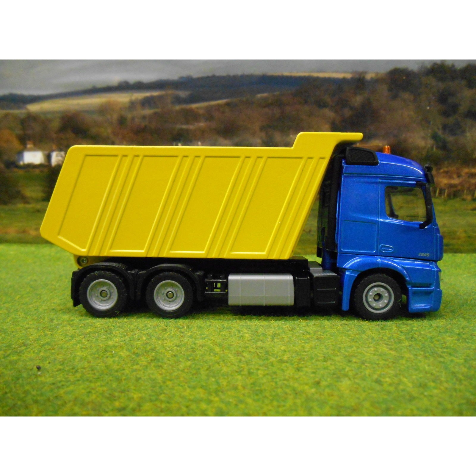 SIKU 1:50 MERCEDES AROCS 2645 SIX WHEELER DUMP TRUCK TIPPER